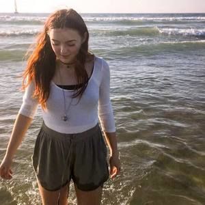 Meet your Posher, Corina